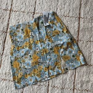 New with tags Urban Outfitters floral mini skirt small petite